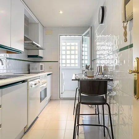 Sunny Golden Mile Apartment *