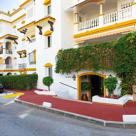 Sunny Golden Mile Apartment *