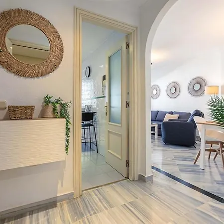 Sunny Golden Mile Apartment *